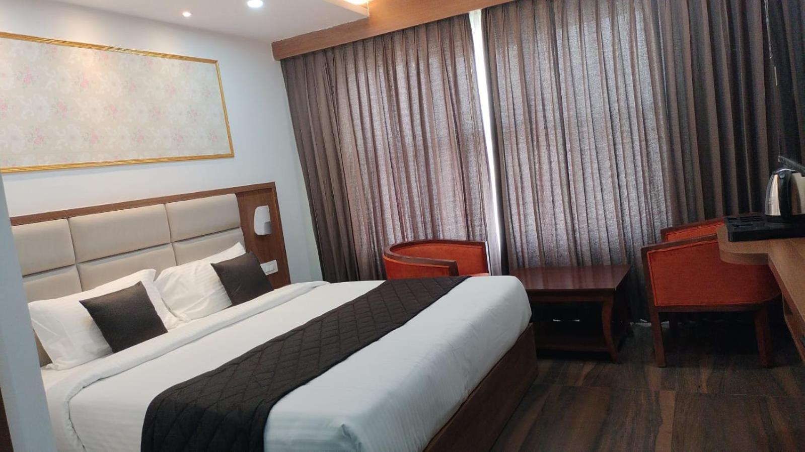 Hotel Eyrie Nest Бангалор Экстерьер фото